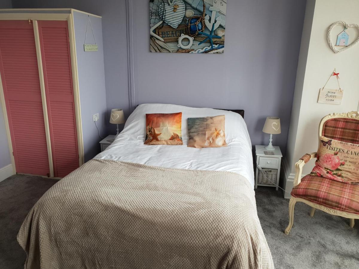 Bed and Breakfast Henrys On The Prom Great Yarmouth Exterior foto